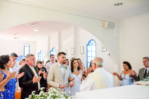 lindo casamento mini wedding na igreja N.Sra dos navegantes ponta da fruta por fotógrafo de casamento vila velha fotógrafo de casamento vitória fotógrafo de casamento serra com noivo noiva vestido de noiva buquê casamento ao ar livre de dia no por do sol'