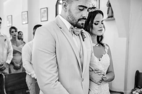 lindo casamento mini wedding na igreja N.Sra dos navegantes ponta da fruta por fotógrafo de casamento vila velha fotógrafo de casamento vitória fotógrafo de casamento serra com noivo noiva vestido de noiva buquê casamento ao ar livre de dia no por do sol'