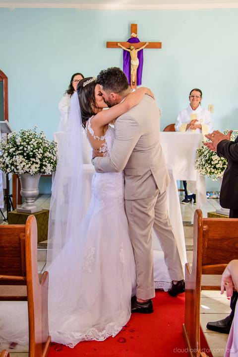 lindo casamento mini wedding na igreja N.Sra dos navegantes ponta da fruta por fotógrafo de casamento vila velha fotógrafo de casamento vitória fotógrafo de casamento serra com noivo noiva vestido de noiva buquê casamento ao ar livre de dia no por do sol'