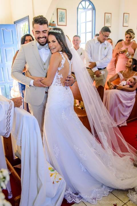 lindo casamento mini wedding na igreja N.Sra dos navegantes ponta da fruta por fotógrafo de casamento vila velha fotógrafo de casamento vitória fotógrafo de casamento serra com noivo noiva vestido de noiva buquê casamento ao ar livre de dia no por do sol'