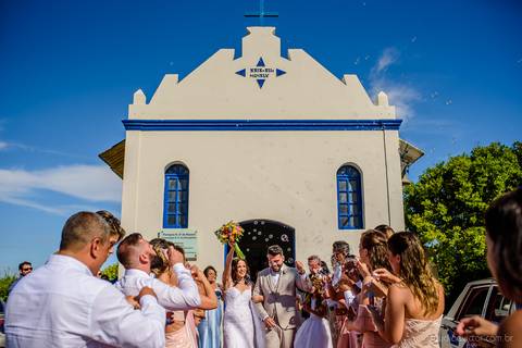 lindo casamento mini wedding na igreja N.Sra dos navegantes ponta da fruta por fotógrafo de casamento vila velha fotógrafo de casamento vitória fotógrafo de casamento serra com noivo noiva vestido de noiva buquê casamento ao ar livre de dia no por do sol'