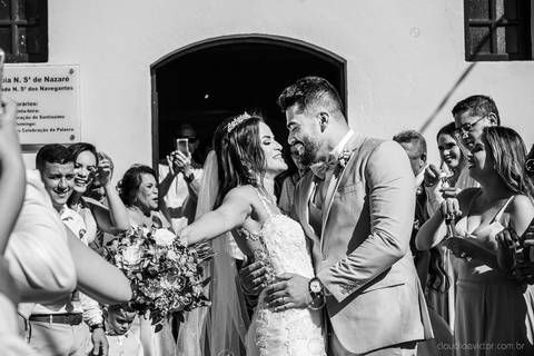 lindo casamento mini wedding na igreja N.Sra dos navegantes ponta da fruta por fotógrafo de casamento vila velha fotógrafo de casamento vitória fotógrafo de casamento serra com noivo noiva vestido de noiva buquê casamento ao ar livre de dia no por do sol'