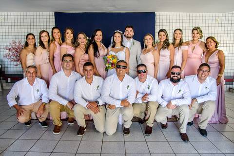 lindo casamento mini wedding na igreja N.Sra dos navegantes ponta da fruta por fotógrafo de casamento vila velha fotógrafo de casamento vitória fotógrafo de casamento serra com noivo noiva vestido de noiva buquê casamento ao ar livre de dia no por do sol'