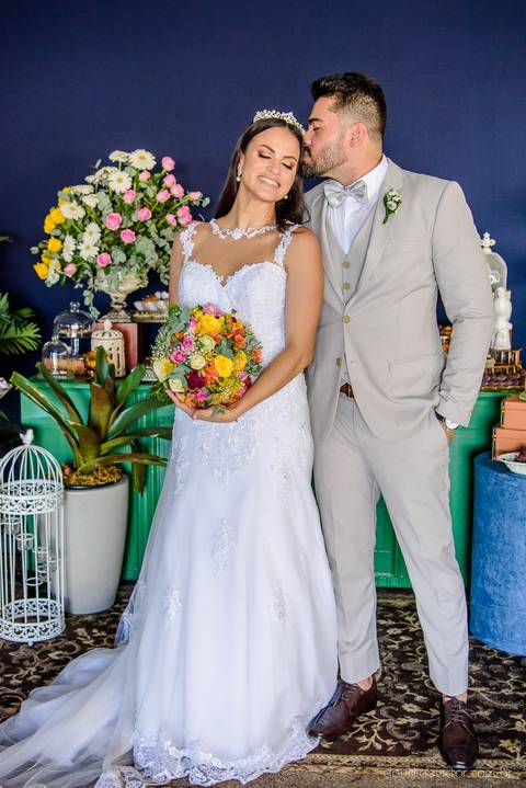 lindo casamento mini wedding na igreja N.Sra dos navegantes ponta da fruta por fotógrafo de casamento vila velha fotógrafo de casamento vitória fotógrafo de casamento serra com noivo noiva vestido de noiva buquê casamento ao ar livre de dia no por do sol'