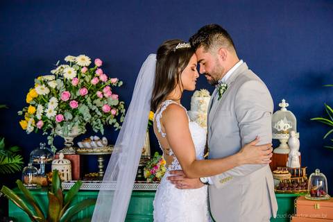 lindo casamento mini wedding na igreja N.Sra dos navegantes ponta da fruta por fotógrafo de casamento vila velha fotógrafo de casamento vitória fotógrafo de casamento serra com noivo noiva vestido de noiva buquê casamento ao ar livre de dia no por do sol'