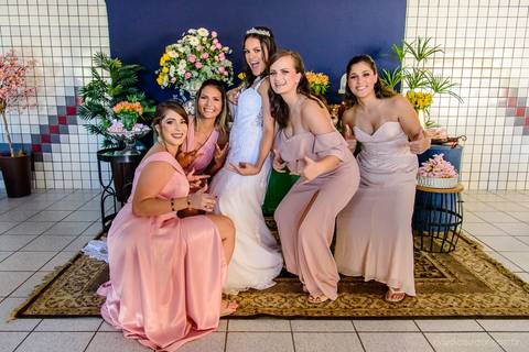 lindo casamento mini wedding na igreja N.Sra dos navegantes ponta da fruta por fotógrafo de casamento vila velha fotógrafo de casamento vitória fotógrafo de casamento serra com noivo noiva vestido de noiva buquê casamento ao ar livre de dia no por do sol'