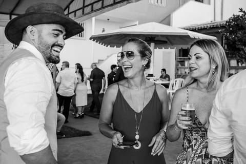 lindo casamento mini wedding na igreja N.Sra dos navegantes ponta da fruta por fotógrafo de casamento vila velha fotógrafo de casamento vitória fotógrafo de casamento serra com noivo noiva vestido de noiva buquê casamento ao ar livre de dia no por do sol'