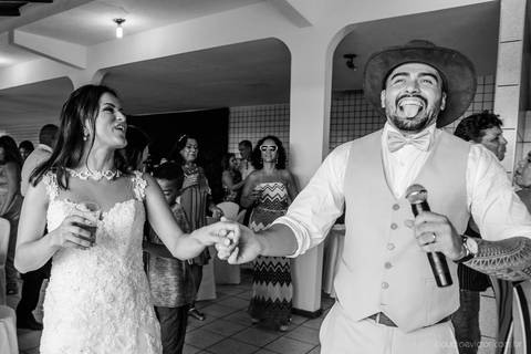lindo casamento mini wedding na igreja N.Sra dos navegantes ponta da fruta por fotógrafo de casamento vila velha fotógrafo de casamento vitória fotógrafo de casamento serra com noivo noiva vestido de noiva buquê casamento ao ar livre de dia no por do sol'
