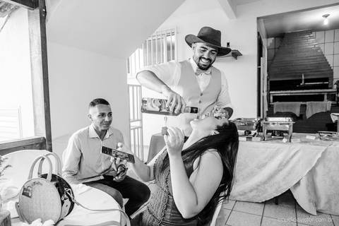 lindo casamento mini wedding na igreja N.Sra dos navegantes ponta da fruta por fotógrafo de casamento vila velha fotógrafo de casamento vitória fotógrafo de casamento serra com noivo noiva vestido de noiva buquê casamento ao ar livre de dia no por do sol'