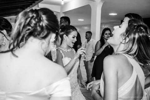lindo casamento mini wedding na igreja N.Sra dos navegantes ponta da fruta por fotógrafo de casamento vila velha fotógrafo de casamento vitória fotógrafo de casamento serra com noivo noiva vestido de noiva buquê casamento ao ar livre de dia no por do sol'