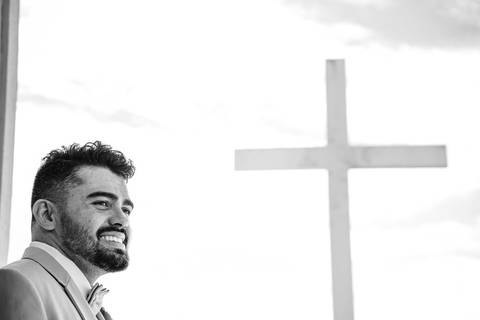 lindo casamento mini wedding na igreja N.Sra dos navegantes ponta da fruta por fotógrafo de casamento vila velha fotógrafo de casamento vitória fotógrafo de casamento serra com noivo noiva vestido de noiva buquê casamento ao ar livre de dia no por do sol'