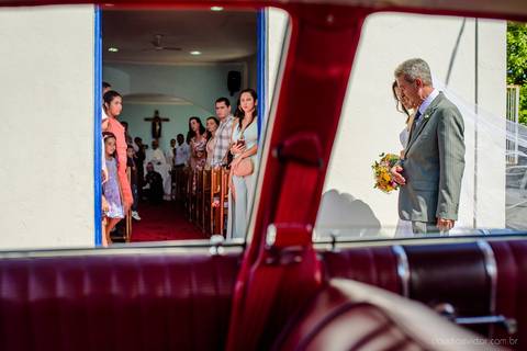 lindo casamento mini wedding na igreja N.Sra dos navegantes ponta da fruta por fotógrafo de casamento vila velha fotógrafo de casamento vitória fotógrafo de casamento serra com noivo noiva vestido de noiva buquê casamento ao ar livre de dia no por do sol'