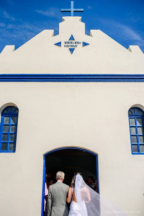 lindo casamento mini wedding na igreja N.Sra dos navegantes ponta da fruta por fotógrafo de casamento vila velha fotógrafo de casamento vitória fotógrafo de casamento serra com noivo noiva vestido de noiva buquê casamento ao ar livre de dia no por do sol'