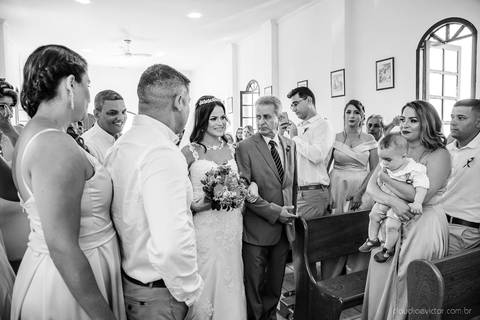 lindo casamento mini wedding na igreja N.Sra dos navegantes ponta da fruta por fotógrafo de casamento vila velha fotógrafo de casamento vitória fotógrafo de casamento serra com noivo noiva vestido de noiva buquê casamento ao ar livre de dia no por do sol'