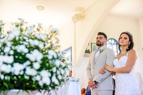 lindo casamento mini wedding na igreja N.Sra dos navegantes ponta da fruta por fotógrafo de casamento vila velha fotógrafo de casamento vitória fotógrafo de casamento serra com noivo noiva vestido de noiva buquê casamento ao ar livre de dia no por do sol'