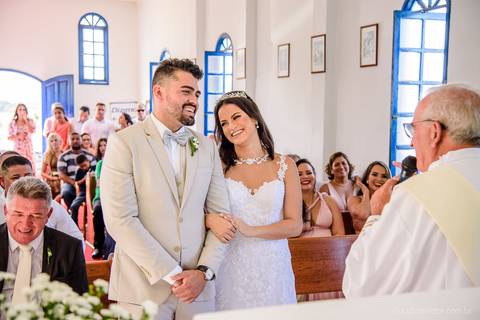 lindo casamento mini wedding na igreja N.Sra dos navegantes ponta da fruta por fotógrafo de casamento vila velha fotógrafo de casamento vitória fotógrafo de casamento serra com noivo noiva vestido de noiva buquê casamento ao ar livre de dia no por do sol'