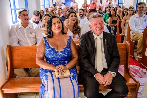 lindo casamento mini wedding na igreja N.Sra dos navegantes ponta da fruta por fotógrafo de casamento vila velha fotógrafo de casamento vitória fotógrafo de casamento serra com noivo noiva vestido de noiva buquê casamento ao ar livre de dia no por do sol'
