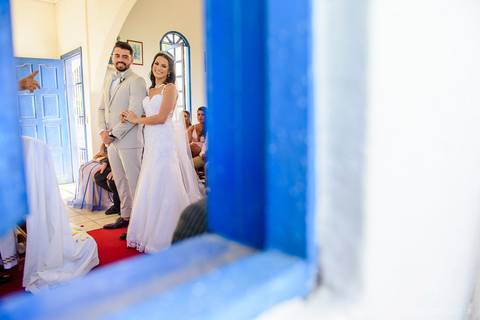 lindo casamento mini wedding na igreja N.Sra dos navegantes ponta da fruta por fotógrafo de casamento vila velha fotógrafo de casamento vitória fotógrafo de casamento serra com noivo noiva vestido de noiva buquê casamento ao ar livre de dia no por do sol'