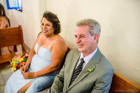 lindo casamento mini wedding na igreja N.Sra dos navegantes ponta da fruta por fotógrafo de casamento vila velha fotógrafo de casamento vitória fotógrafo de casamento serra com noivo noiva vestido de noiva buquê casamento ao ar livre de dia no por do sol'