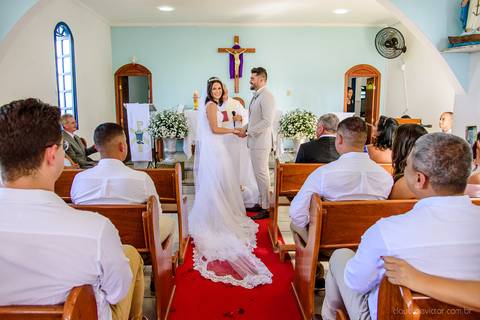 lindo casamento mini wedding na igreja N.Sra dos navegantes ponta da fruta por fotógrafo de casamento vila velha fotógrafo de casamento vitória fotógrafo de casamento serra com noivo noiva vestido de noiva buquê casamento ao ar livre de dia no por do sol'