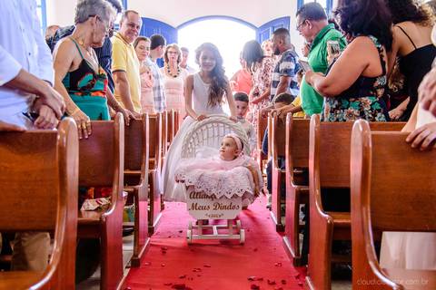 lindo casamento mini wedding na igreja N.Sra dos navegantes ponta da fruta por fotógrafo de casamento vila velha fotógrafo de casamento vitória fotógrafo de casamento serra com noivo noiva vestido de noiva buquê casamento ao ar livre de dia no por do sol'