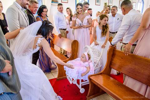 lindo casamento mini wedding na igreja N.Sra dos navegantes ponta da fruta por fotógrafo de casamento vila velha fotógrafo de casamento vitória fotógrafo de casamento serra com noivo noiva vestido de noiva buquê casamento ao ar livre de dia no por do sol'