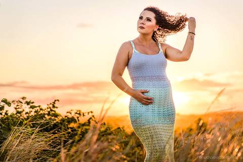 Lindo ensaio fotográfico de gestante e família realizado por fotógrafos de casamento em vila velha espirito santo e fotógrafos de casamento em Vitória espirito santo es com praia e dunas de Itaúnas e pôr do sol e farol de conceição da barra'