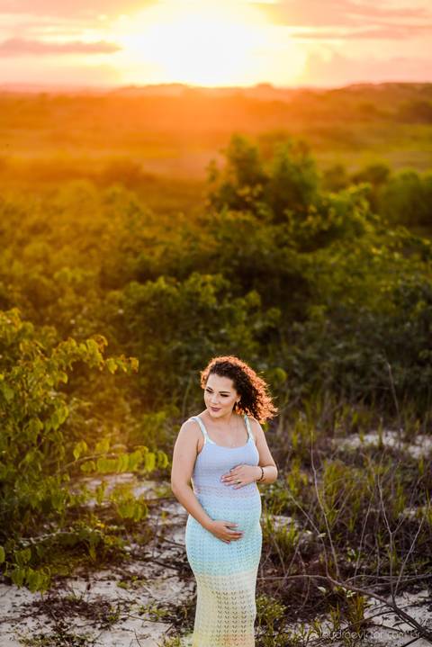 Lindo ensaio fotográfico de gestante e família realizado por fotógrafos de casamento em vila velha espirito santo e fotógrafos de casamento em Vitória espirito santo es com praia e dunas de Itaúnas e pôr do sol e farol de conceição da barra'