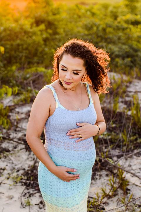 Lindo ensaio fotográfico de gestante e família realizado por fotógrafos de casamento em vila velha espirito santo e fotógrafos de casamento em Vitória espirito santo es com praia e dunas de Itaúnas e pôr do sol e farol de conceição da barra'