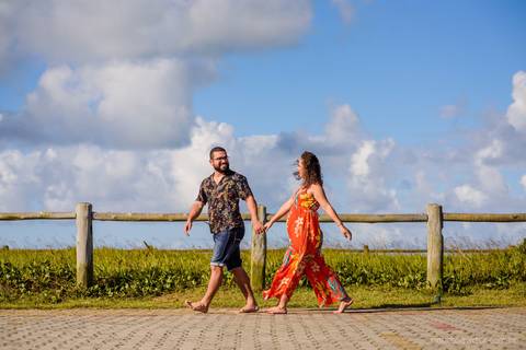Lindo ensaio fotográfico de gestante e família realizado por fotógrafos de casamento em vila velha espirito santo e fotógrafos de casamento em Vitória espirito santo es com praia e dunas de Itaúnas e pôr do sol e farol de conceição da barra'