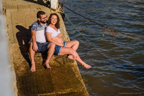 Lindo ensaio fotográfico de gestante e família realizado por fotógrafos de casamento em vila velha espirito santo e fotógrafos de casamento em Vitória espirito santo es com praia e dunas de Itaúnas e pôr do sol e farol de conceição da barra'