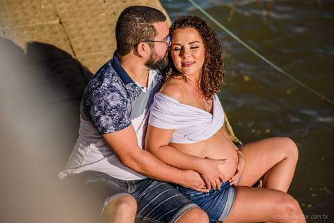 Lindo ensaio fotográfico de gestante e família realizado por fotógrafos de casamento em vila velha espirito santo e fotógrafos de casamento em Vitória espirito santo es com praia e dunas de Itaúnas e pôr do sol e farol de conceição da barra'