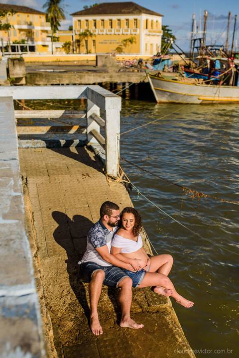Lindo ensaio fotográfico de gestante e família realizado por fotógrafos de casamento em vila velha espirito santo e fotógrafos de casamento em Vitória espirito santo es com praia e dunas de Itaúnas e pôr do sol e farol de conceição da barra'