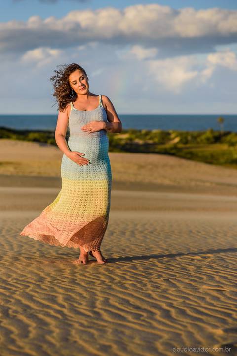 Lindo ensaio fotográfico de gestante e família realizado por fotógrafos de casamento em vila velha espirito santo e fotógrafos de casamento em Vitória espirito santo es com praia e dunas de Itaúnas e pôr do sol e farol de conceição da barra'