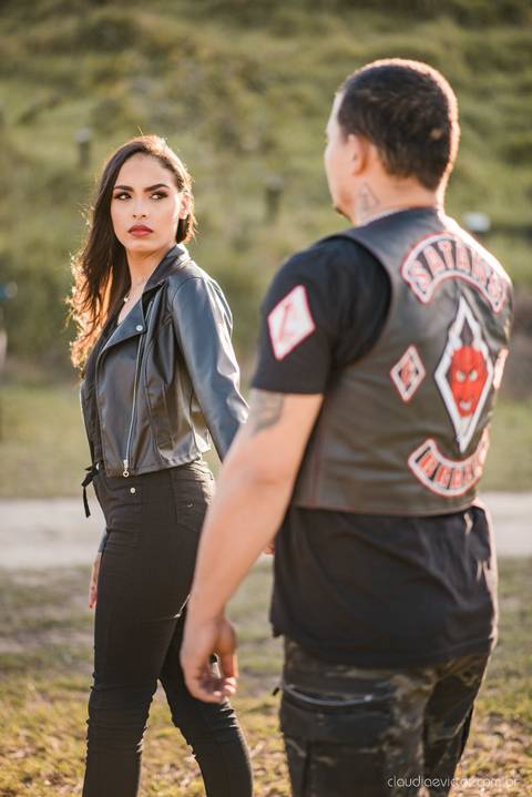 ensaio casal pre wedding na estrada com motocicleta motoclube noivo noiva casamento fotógrafos de casamento em vila velha fotógrafos de casamento em vitória espirito santo es fotógrafos de casamento em serra cariacica'