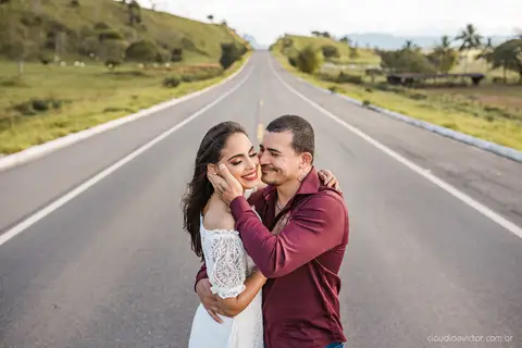 ensaio casal pre wedding na estrada com motocicleta motoclube noivo noiva casamento fotógrafos de casamento em vila velha fotógrafos de casamento em vitória espirito santo es fotógrafos de casamento em serra cariacica'