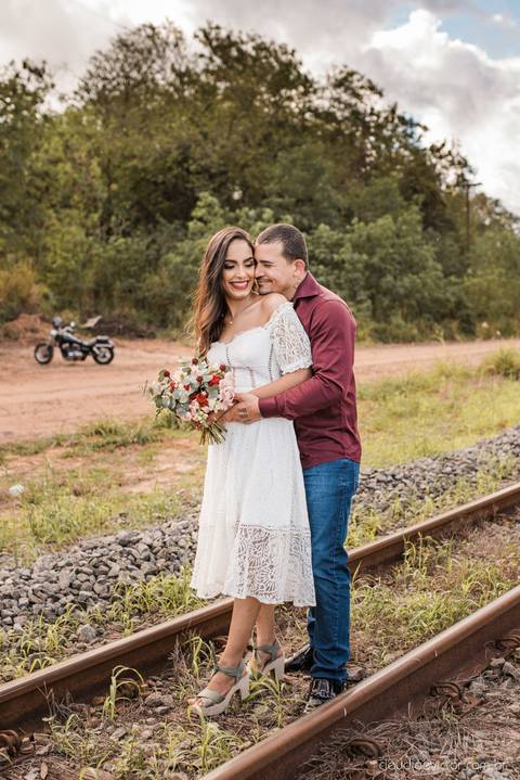 ensaio casal pre wedding na estrada com motocicleta motoclube noivo noiva casamento fotógrafos de casamento em vila velha fotógrafos de casamento em vitória espirito santo es fotógrafos de casamento em serra cariacica'
