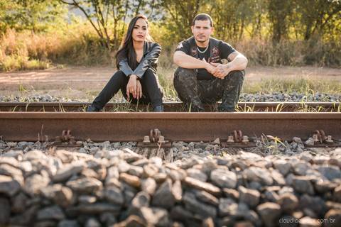 ensaio casal pre wedding na estrada com motocicleta motoclube noivo noiva casamento fotógrafos de casamento em vila velha fotógrafos de casamento em vitória espirito santo es fotógrafos de casamento em serra cariacica'