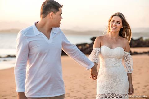 ensaio casal pre wedding fotógrafo de casamento em vila velha fotógrafo de casamento em vitória espirito santo es praia por do sol Praia de Castelhanos Boca da Baleia noivo noiva fotos na praia'