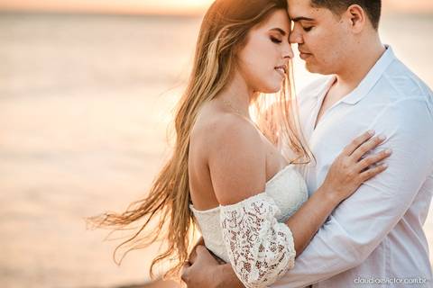 ensaio casal pre wedding fotógrafo de casamento em vila velha fotógrafo de casamento em vitória espirito santo es praia por do sol Praia de Castelhanos Boca da Baleia noivo noiva fotos na praia'