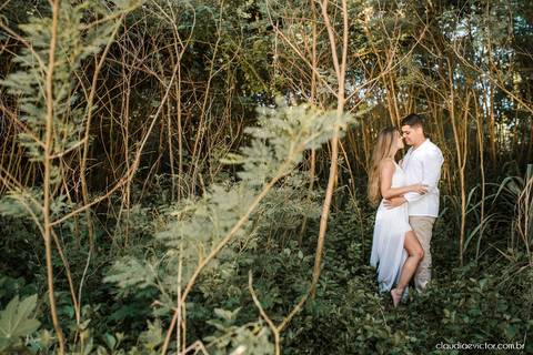 ensaio casal pre wedding fotógrafo de casamento em vila velha fotógrafo de casamento em vitória espirito santo es praia por do sol Praia de Castelhanos Boca da Baleia noivo noiva fotos na praia'