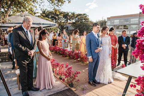 Casamento no italo lounge clube italo-brasileiro vitória fotógrafos de casamento em vila velha fotógrafo de casamento em vitória espirito santo es noivo noiva vestido de noiva ar livre por do sol decoração making of casar de dia inspiração wedding'