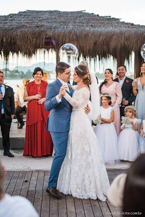 Casamento no italo lounge clube italo-brasileiro vitória fotógrafos de casamento em vila velha fotógrafo de casamento em vitória espirito santo es noivo noiva vestido de noiva ar livre por do sol decoração making of casar de dia inspiração wedding'