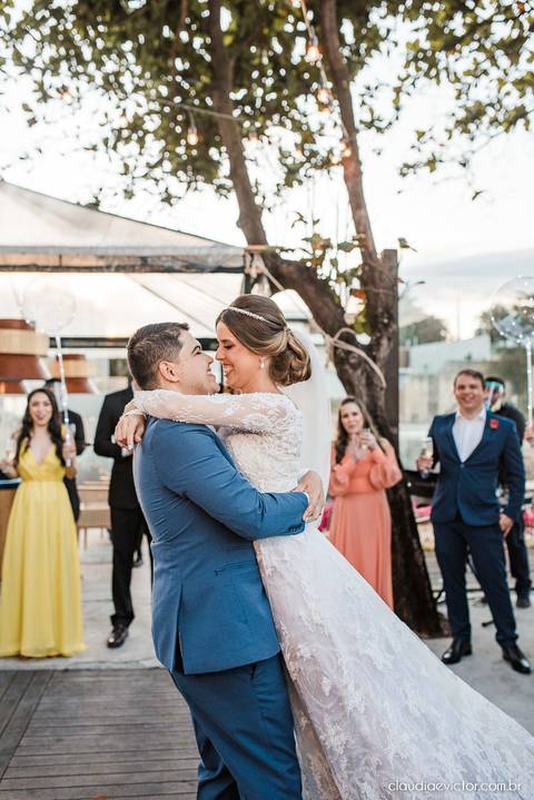 Casamento no italo lounge clube italo-brasileiro vitória fotógrafos de casamento em vila velha fotógrafo de casamento em vitória espirito santo es noivo noiva vestido de noiva ar livre por do sol decoração making of casar de dia inspiração wedding'
