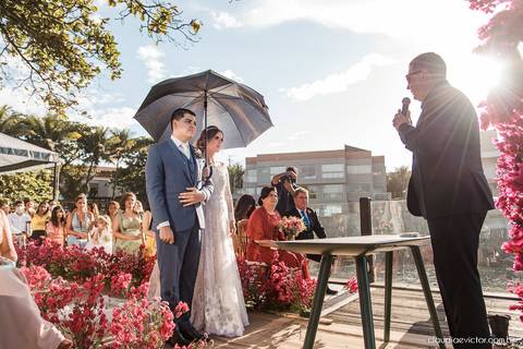 Casamento no italo lounge clube italo-brasileiro vitória fotógrafos de casamento em vila velha fotógrafo de casamento em vitória espirito santo es noivo noiva vestido de noiva ar livre por do sol decoração making of casar de dia inspiração wedding'