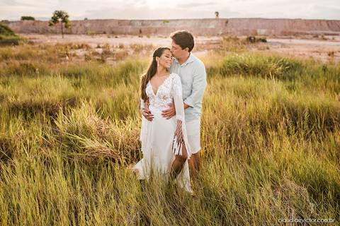 Ensaio namoro pré-casamento pre wedding noivo noiva praia por do sol falésias fotógrafo de casamento em vila velha fotógrafo de casamento em vitória espirito santo es noivos dançando casamento wedding inspiration ilha do frade'