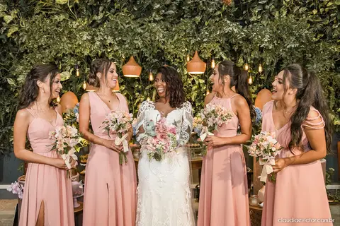 casamento dia de casamento decoração making of noiva noivo fotógrafo de casamento em vila velha fotógrafo de casamento em serra fotógrafo em vitória espirito santo es madrinhas wedding Mahara restaurante'