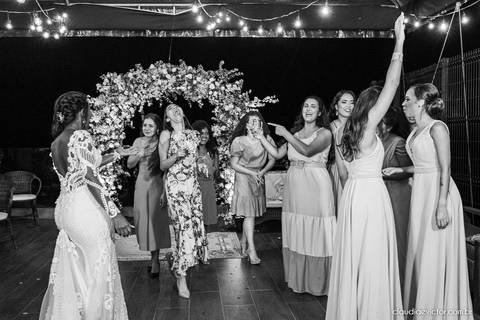 casamento dia de casamento decoração making of noiva noivo fotógrafo de casamento em vila velha fotógrafo de casamento em serra fotógrafo em vitória espirito santo es madrinhas wedding Mahara restaurante'