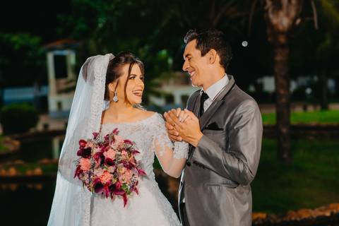Lara e Daniel se casaram em Lagoa Grande MG, durante a pandemia com o fotografo de casamentos Edson Araujo Fotografias. o casamento aconteceu em Lagoa Grande MG. Fotos lindas do casamento da Lara e Daniel, Play mac filmes'