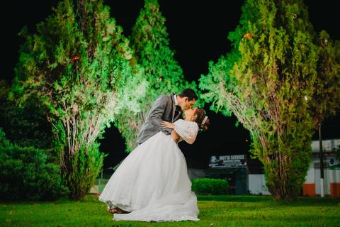Lara e Daniel se casaram em Lagoa Grande MG, durante a pandemia com o fotografo de casamentos Edson Araujo Fotografias. o casamento aconteceu em Lagoa Grande MG. Fotos lindas do casamento da Lara e Daniel, Play mac filmes'